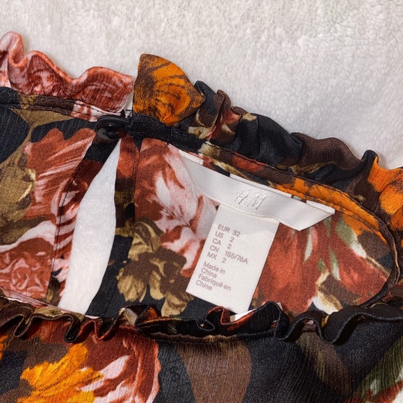 *H&M* Floral Blouse - Picture 8 of 9